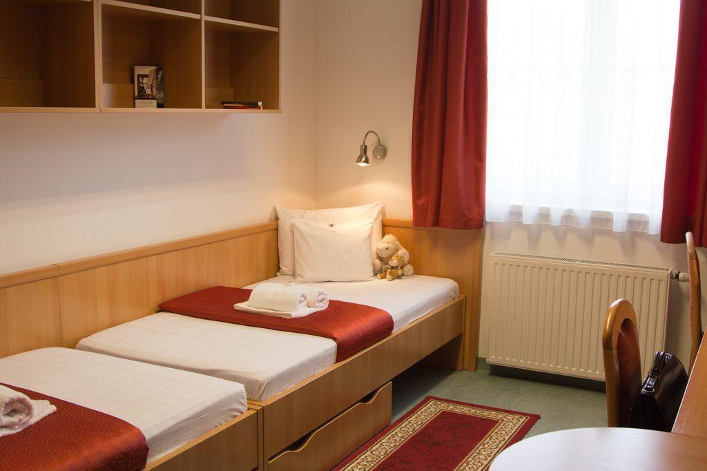 Uni-Hotel Diakotthon Miskolc Oda fotoğraf